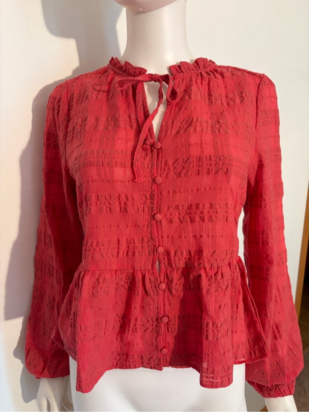 961 Evereve Coral-Red Peplum Button-Front Blouse. New with partial tag.